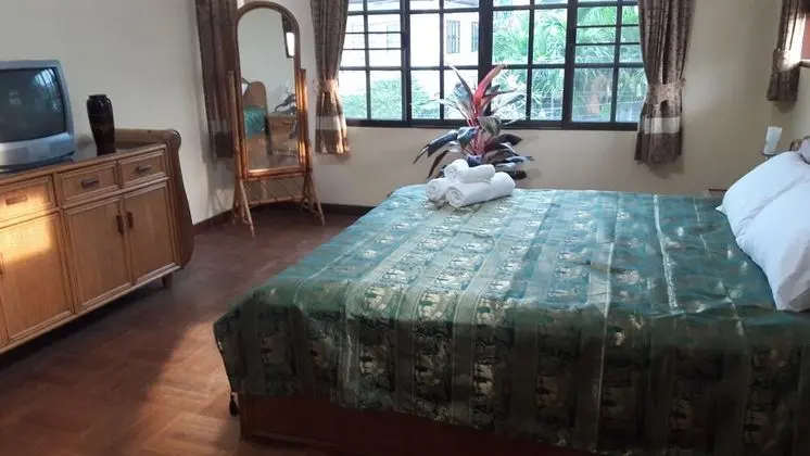 4 Bedrooms  (Not Incl.Electricity)