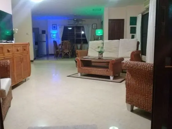 4 Bedrooms  (Not Incl.Electricity)