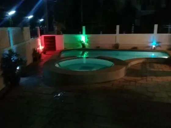 4 Bedrooms  (Not Incl.Electricity)