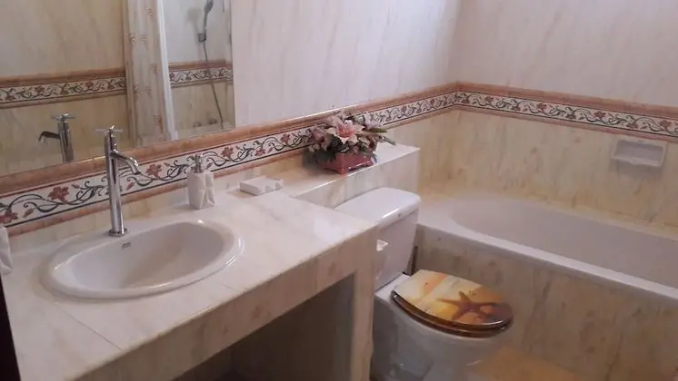 4 Bedrooms  (Not Incl.Electricity)