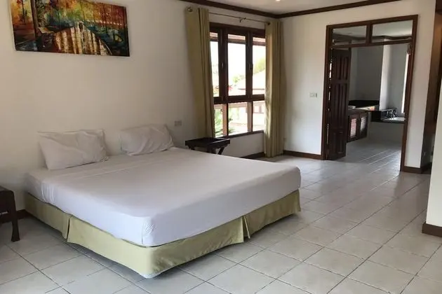 4 Bedrooms Villa