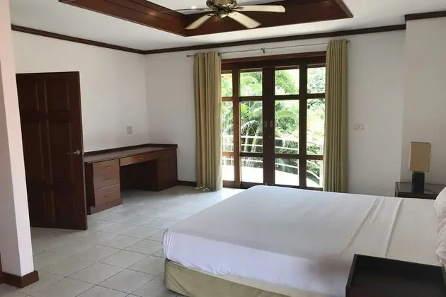 4 Bedrooms Villa