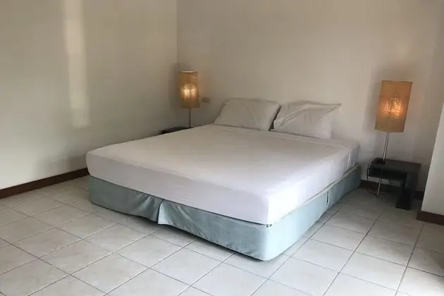 4 Bedrooms Villa