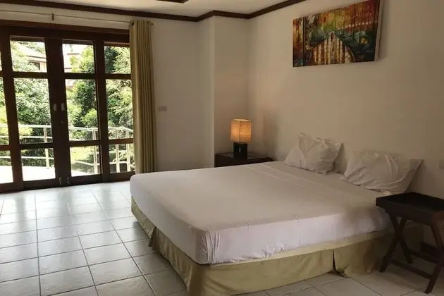 4 Bedrooms Villa