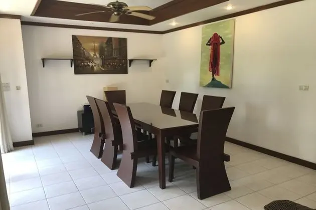 4 Bedrooms Villa