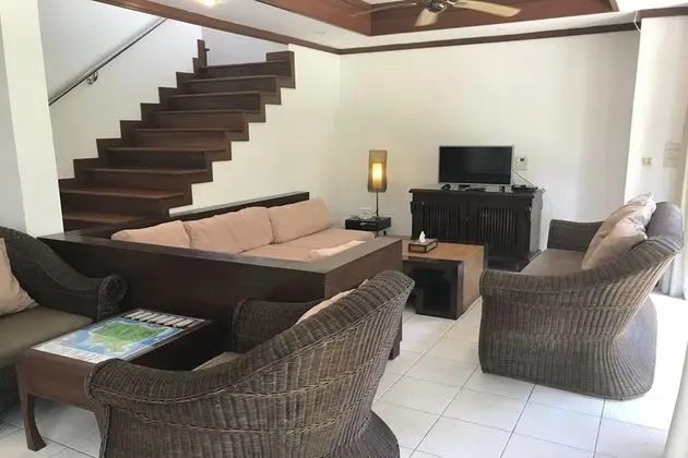 4 Bedrooms Villa