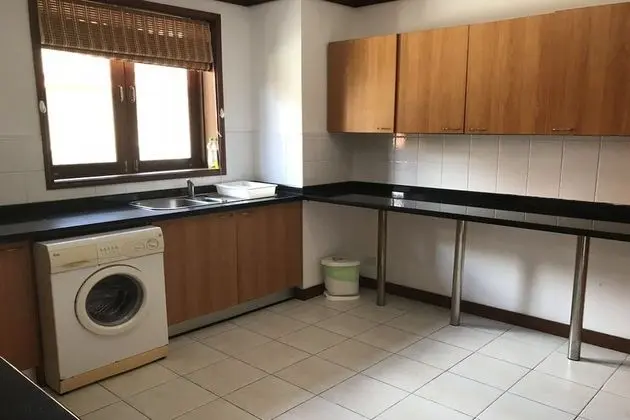 4 Bedrooms Villa