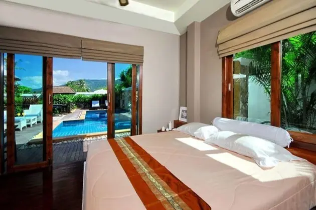4 Bedrooms Villa