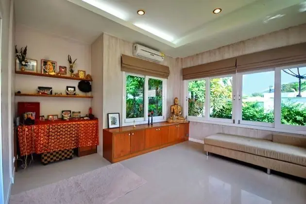 4 Bedrooms Villa