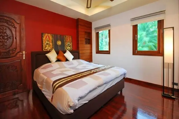 4 Bedrooms Villa