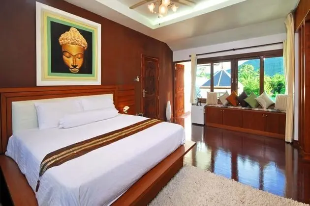 4 Bedrooms Villa