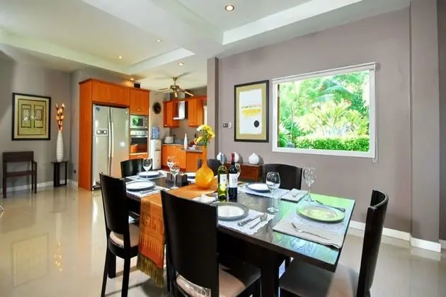4 Bedrooms Villa