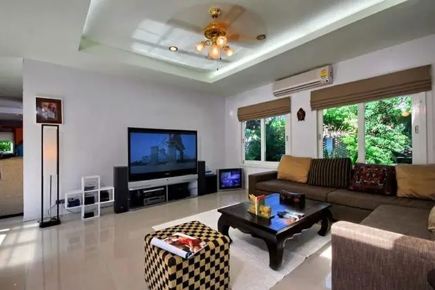 4 Bedrooms Villa