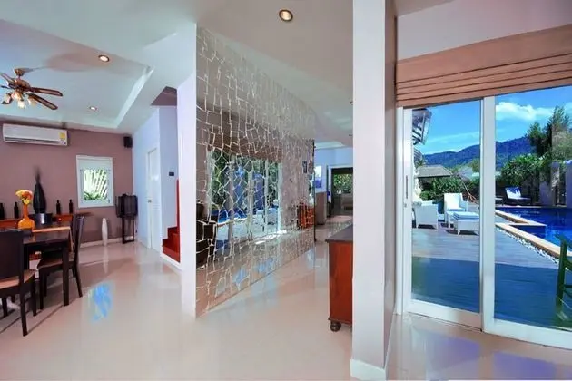 4 Bedrooms Villa