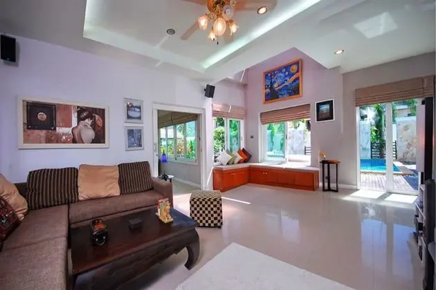 4 Bedrooms Villa
