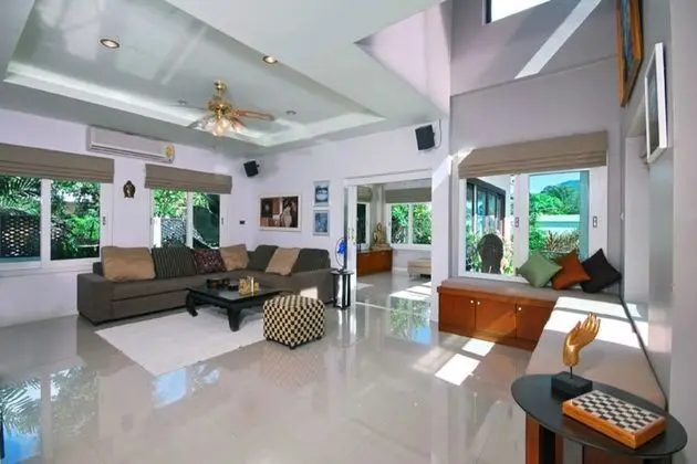 4 Bedrooms Villa