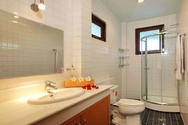 4 Bedrooms Villa