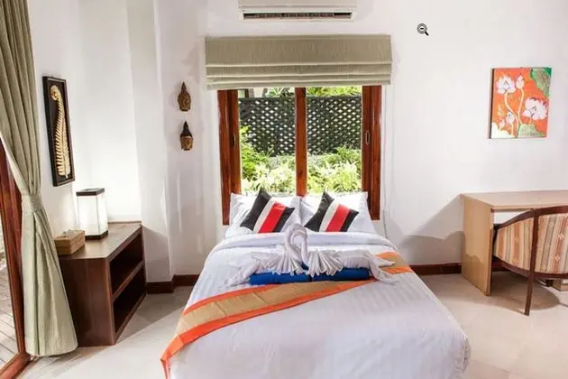 4 Bedrooms Villa