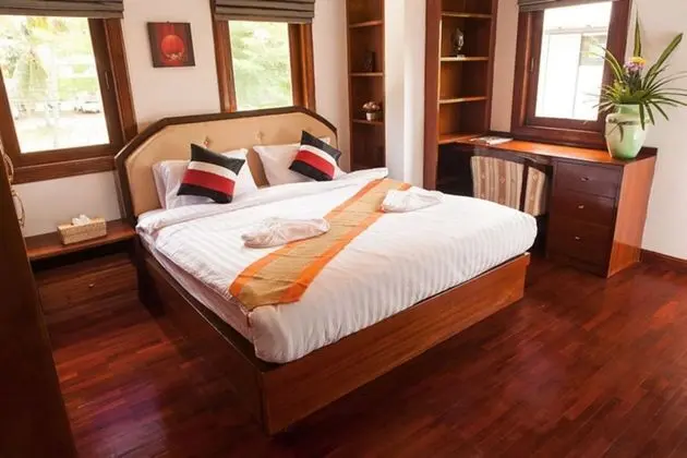 4 Bedrooms Villa