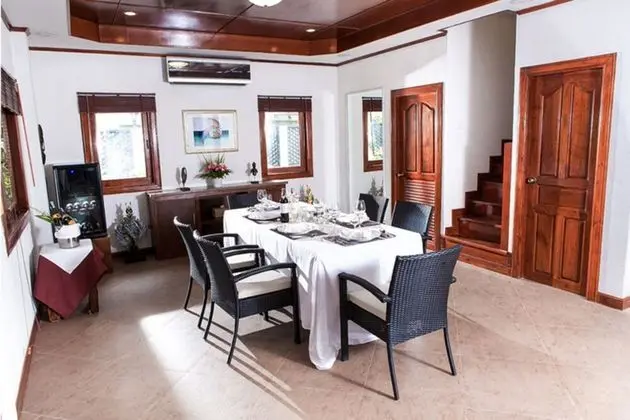 4 Bedrooms Villa