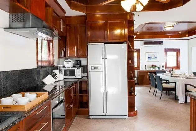 4 Bedrooms Villa