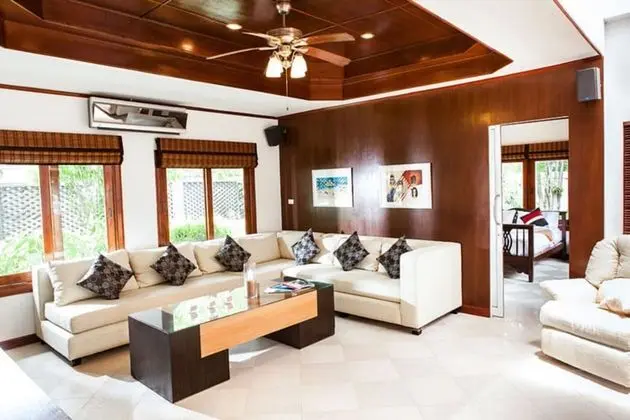 4 Bedrooms Villa