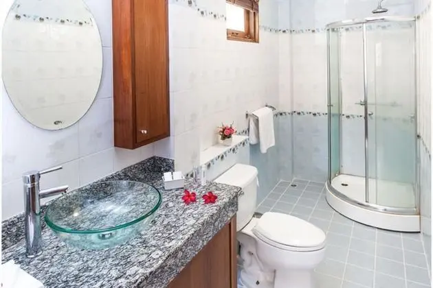 4 Bedrooms Villa