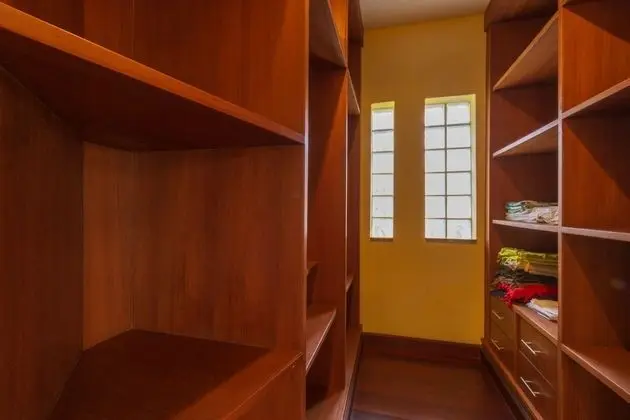 4 Bedrooms Villa