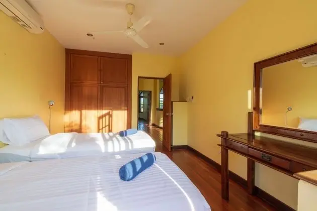 4 Bedrooms Villa