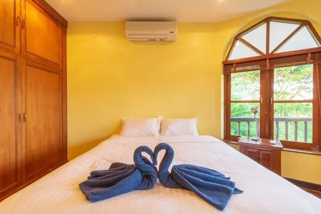 4 Bedrooms Villa