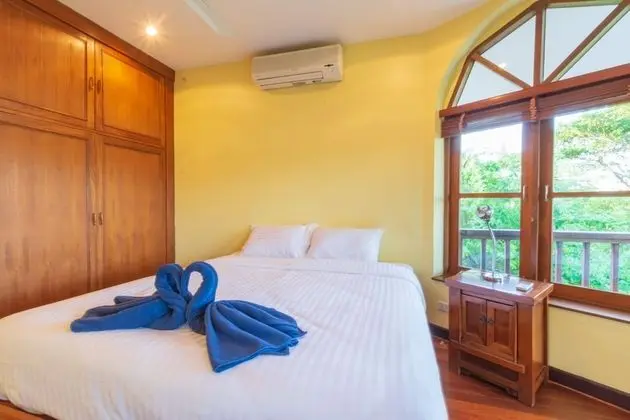 4 Bedrooms Villa