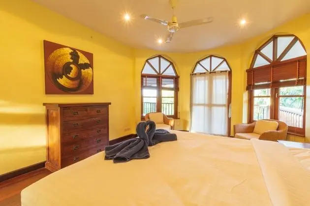 4 Bedrooms Villa