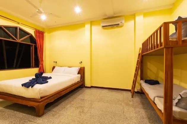 4 Bedrooms Villa