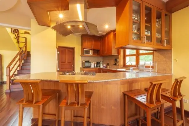 4 Bedrooms Villa