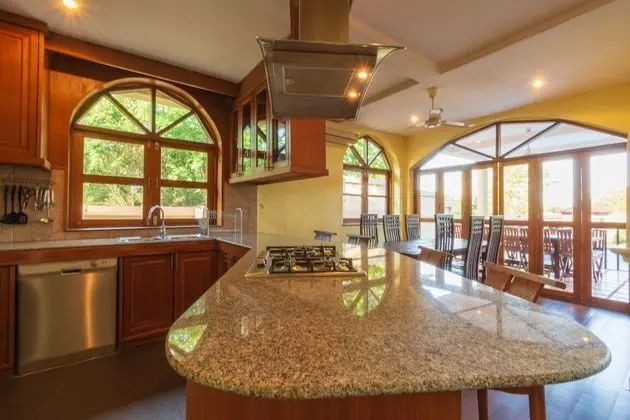 4 Bedrooms Villa