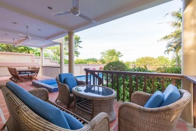 4 Bedrooms Villa