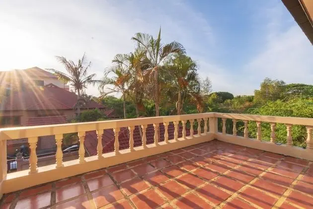 4 Bedrooms Villa