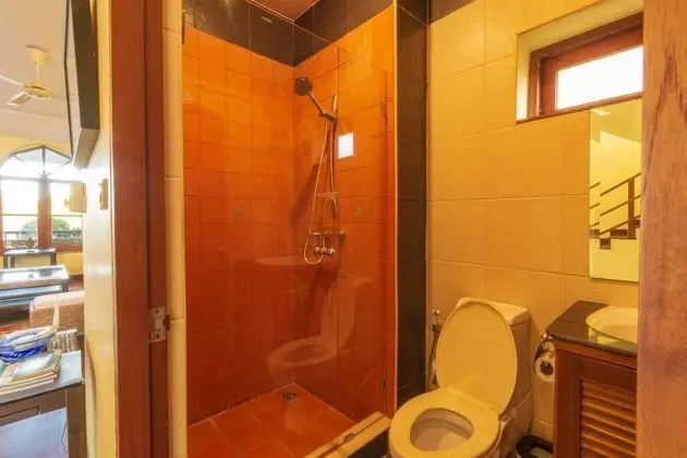 4 Bedrooms Villa