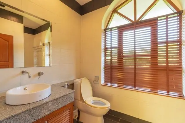 4 Bedrooms Villa