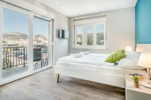 Deluxe Tek Büyük Yataklı Oda, Balkon, Deniz Manzaralı