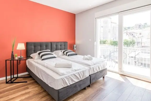 Tek Büyük veya İki Ayrı Yataklı Oda, Balkon