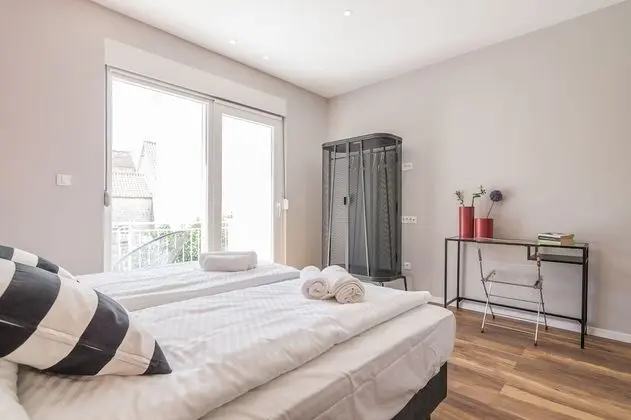 Tek Büyük veya İki Ayrı Yataklı Oda, Balkon