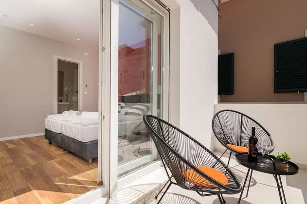 Tek Büyük veya İki Ayrı Yataklı Oda, Balkon