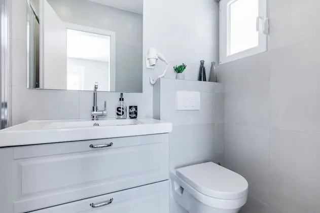 Tek Büyük veya İki Ayrı Yataklı Oda, Balkon