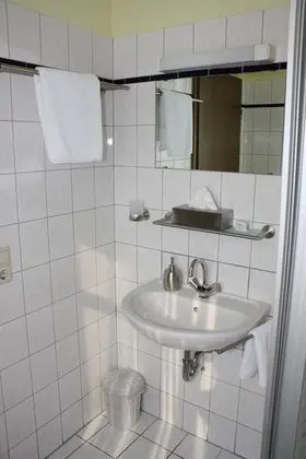 Üç Kişilik Oda