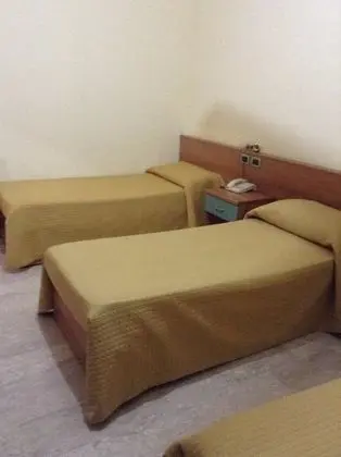 Üç Kişilik Oda, Birden Çok Yatak, Sigara İçilmez