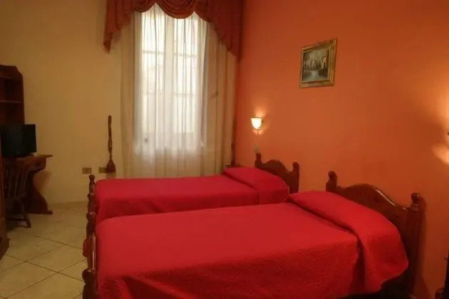 Üç Kişilik Oda