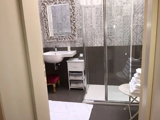 Basic Tek Büyük Yataklı Oda