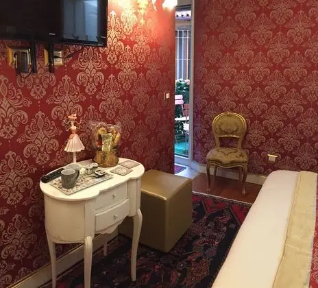Tek Büyük veya İki Ayrı Yataklı Oda, Balkon