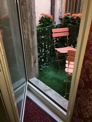 Tek Büyük veya İki Ayrı Yataklı Oda, Balkon